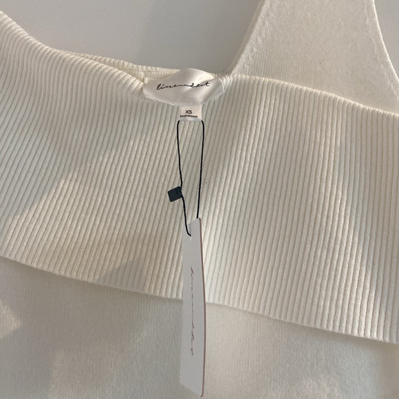 Revolve line and dot top - Picture 2 of 2